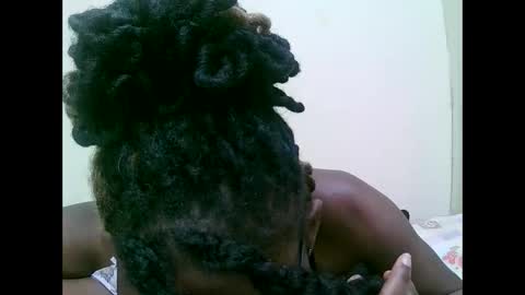 pretty_mellan online show from February 2025 01:02:02 AM