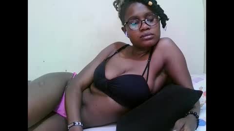 pretty_mellan online show from February 2025 12:13:02 PM