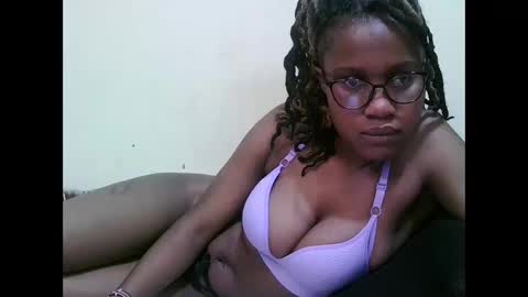 pretty_mellan online show from February 2025 08:58:02 AM
