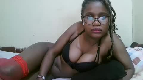 pretty_mellan online show from February 2025 04:52:01 PM