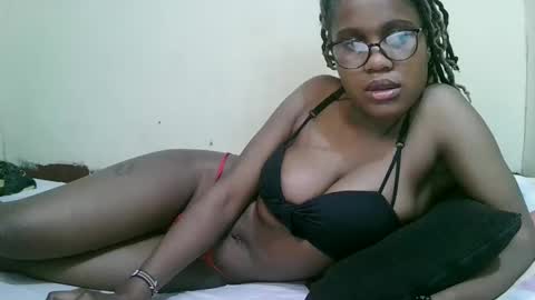 pretty_mellan online show from February 2025 11:06:02 AM