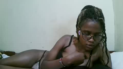 pretty_mellan online show from February 2025 02:20:02 AM