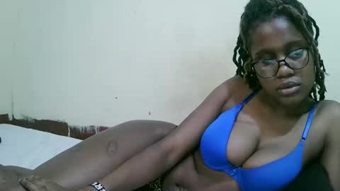 pretty_mellan online show from February 2025 02:40:02 AM