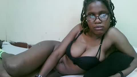 pretty_mellan online show from February 2025 09:36:01 PM