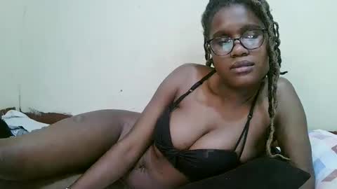 pretty_mellan online show from February 2025 12:43:01 AM