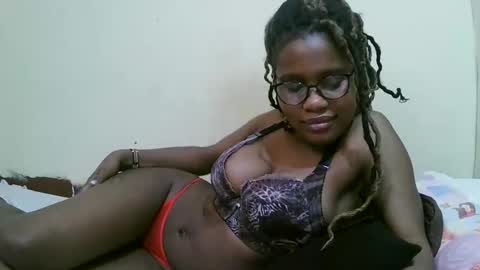 pretty_mellan online show from March 2025 10:36:02 PM