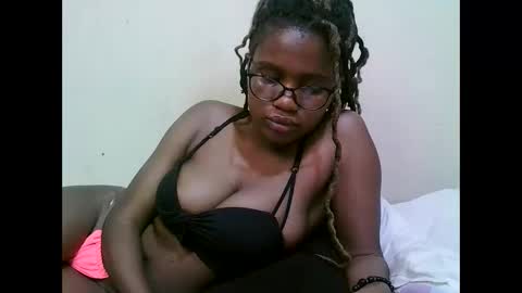 pretty_mellan online show from March 2025 01:17:02 AM
