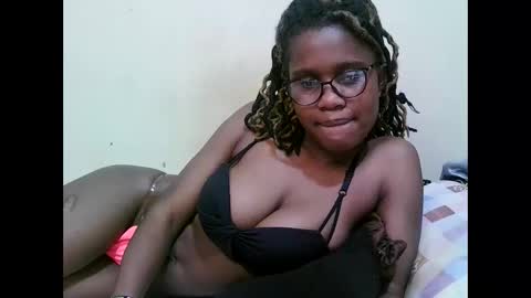 pretty_mellan online show from March 2025 10:54:02 AM