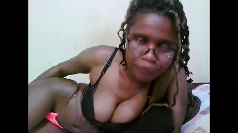 pretty_mellan online show from March 2025 05:22:01 PM