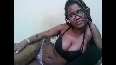 pretty_mellan online show from March 2025 04:32:01 AM