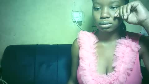 pretty_milan online show from December 2025 09:58:01 AM