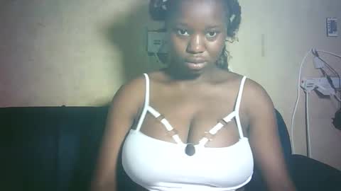 pretty_milan online show from February 2026 10:29:01 AM