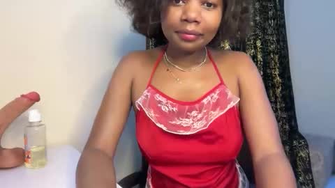 Snapshot of pretty_peaches chatting on April 2026 10:58:02 PM Pretty peaches online show from April 2026 10:58:02 PM