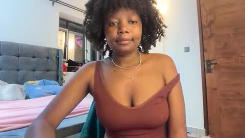 Snapshot of pretty_peaches chatting on May 2026 09:55:01 PM Pretty peaches online show from May 2026 09:55:01 PM