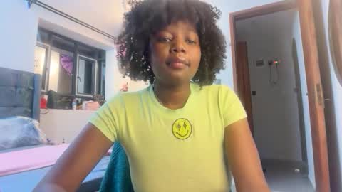 Snapshot of pretty_peaches chatting on May 2026 10:15:02 PM Pretty peaches online show from May 2026 10:15:02 PM