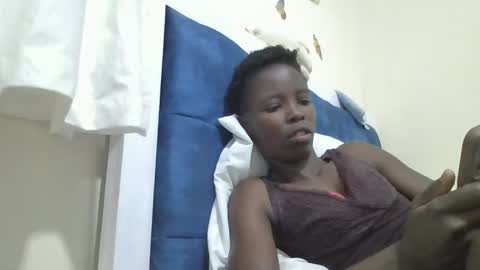 pretty_petite_ebony online show from November 2025 03:07:01 AM