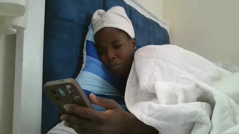 pretty_petite_ebony online show from December 2025 02:25:01 PM