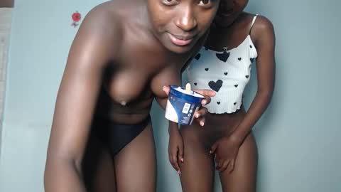 pretty_petitebody online show from September 2025 06:31:02 PM