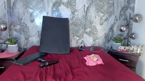 Snapshot of pretty_wannda chatting on April 2026 11:29:02 PM online show from April 2026 11:29:02 PM