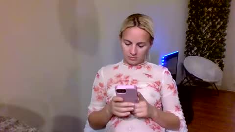 Missy  Jack online show from December 2025 07:00:01 PM