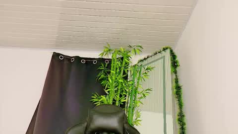 Enzo  Denis online show from December 2025 11:43:01 PM