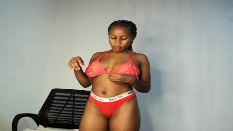 Snapshot of prettylove5 chatting on June 2026 07:47:02 AM evelyn online show from June 2026 07:47:02 AM