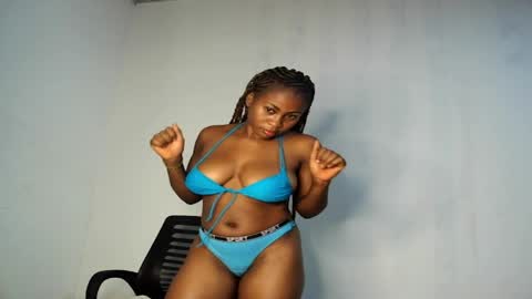 Snapshot of prettylove5 chatting on June 2026 08:52:01 AM evelyn online show from June 2026 08:52:01 AM