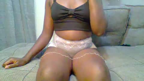 pretty queen online show from December 2024 09:37:02 PM