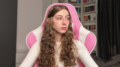 Snapshot of prettysomething chatting on July 2026 07:04:01 AM Sophie next stream will be at Monday i will wait you guys online show from July 2026 07:04:01 AM