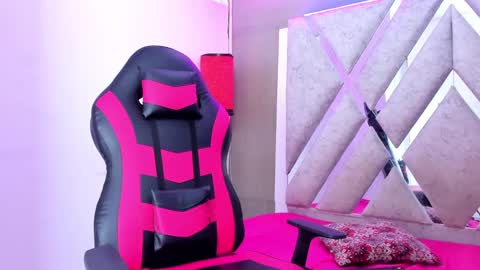 prince_arthur77 online show from November 2025 01:35:02 PM