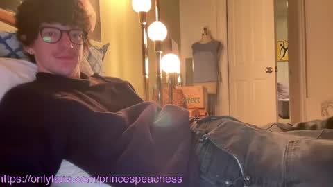 Peaches online show from November 2025 03:50:01 AM