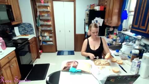 Snapshot of princess_rose_spades chatting on October 2025 02:58:02 PM Princess Rose online show from October 2025 02:58:02 PM