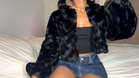 Snapshot of princessaleah chatting on December 2024 12:07:01 AM Princess Aleah online show from December 2024 12:07:01 AM