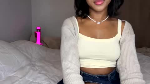 Snapshot of princessaleah chatting on December 2024 07:10:01 PM Princess Aleah online show from December 2024 07:10:01 PM