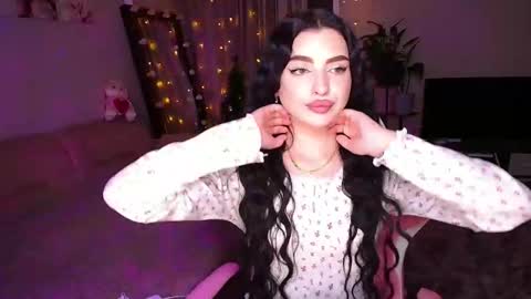 princessamira1 online show from December 2025 04:56:01 PM