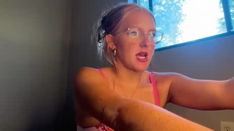 Snapshot of princessari99 chatting on June 2026 11:07:02 PM Princess Ari online show from June 2026 11:07:02 PM