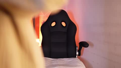 Lu online show from April 2026 06:42:01 PM