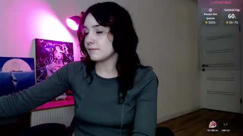 18 y.o online show from November 2025 02:32:01 PM