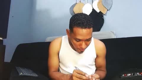 Grande y Gruesa online show from November 2025 06:12:01 AM