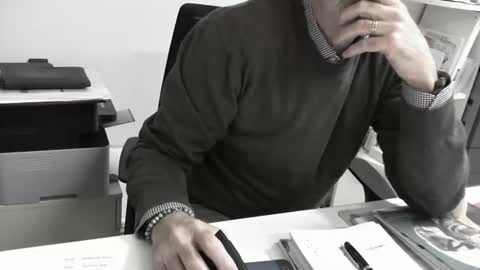 mature hairy guy online show from April 2026 04:08:01 PM