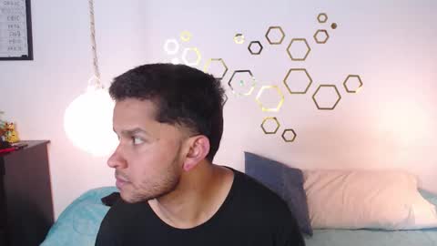 Adris  Juan online show from October 2025 01:58:01 AM