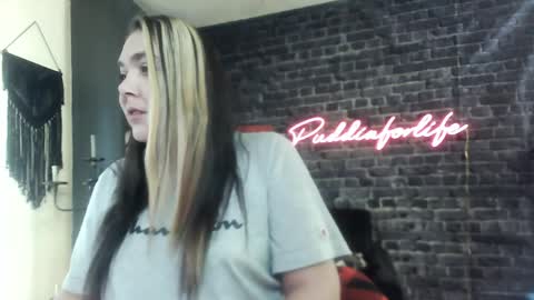 Krystle online show from March 2026 01:37:01 PM