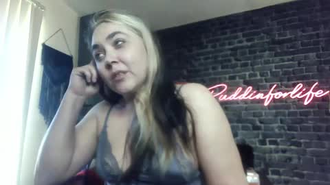 Snapshot of puddinforlife chatting on April 2026 01:39:02 PM Krystle online show from April 2026 01:39:02 PM