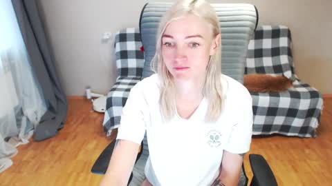 Snapshot of puma_ma chatting on September 2025 04:45:01 AM Polly online show from September 2025 04:45:01 AM