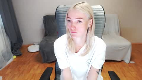 Snapshot of puma_ma chatting on September 2025 06:17:01 AM Polly online show from September 2025 06:17:01 AM