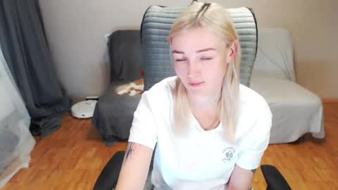 Snapshot of puma_ma chatting on October 2025 12:46:02 PM Polly online show from October 2025 12:46:02 PM