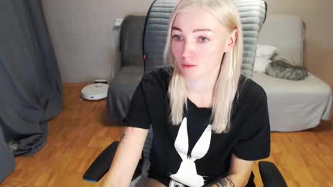 Polly online show from December 2025 03:57:01 AM