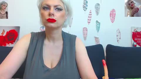 Snapshot of pure_seduce_wow chatting on July 2026 12:40:01 AM Goldie online show from July 2026 12:40:01 AM