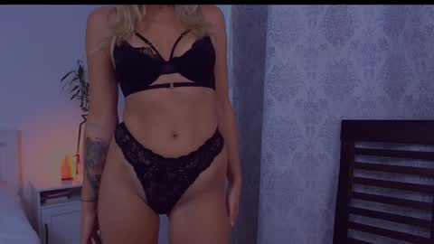 Snapshot of purevibrations chatting on September 2025 04:07:01 PM Isabelle online show from September 2025 04:07:01 PM