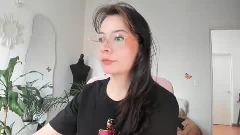 Snapshot of purple_opal chatting on April 2026 05:15:02 PM Vero online from Tuesday to Sunday online show from April 2026 05:15:02 PM